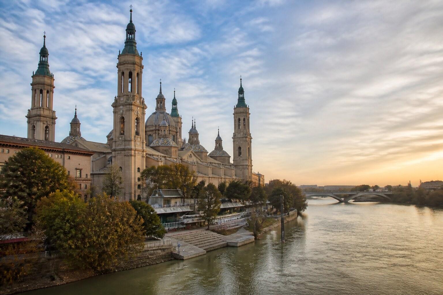 Basilica del Pilar beside the Ebro at sunset